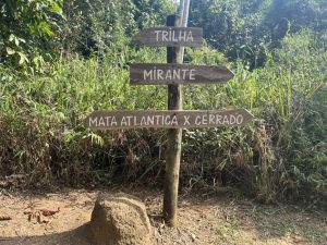 Placa de sinalização no Parque Jaceguava - Foto de Sylvia Leite - BLOG LUGARES DE MEMORIA 