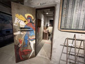 Porta_pintada_por_detendo_do_Carandiru-Foto_de_Sylvia_Leite-BLOG_LUGARES_DE_MEMORIA