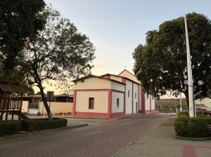 Igreja_de_Aracaí_de_costas_para_a_cidade_-_FOto_de_Sylvia_Leite_BLOG_LUGARES_DE_MEMORIA
