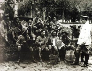 Revolucionários_de_30_no_Jardim_da_Luz_-_Foto_de_autor_desconhecido_em_Wikimedia_-_BLOG_LUGARES_DE_MEMORIA