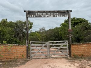 Portão_Parque_Nacional_Grande_Sertão_Sertao_Veredas-Foto-Sylvia_Leite-BLOG_LUGARES_DE_MEMORIA