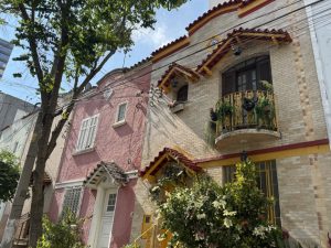 Casas_geminadas_Vila_Portuguesa-Foto_Sylvia_Leite-BLOG_LUGARES_DE_MEMORIA