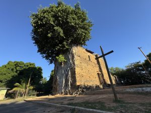 Igreja_gameleira_cruzeiro-Barra_do_Guaicuí-Foto_Sylvia_Leite-BLOG_LUGARES_DE_MEMORIA