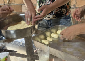 Fazendo_biscoitos-Foto_Sylvia_Leite-BLOG_LUGARES_DE_MEMORIA