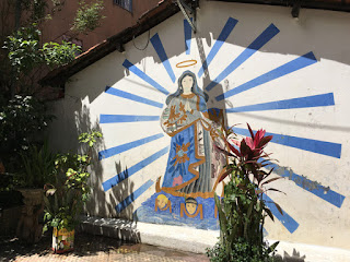 Grafite com imagem de Nossa Senhora no Candeal - Foto de Sylvia Leite - BLOG LUGARES DE MEMÓRIA