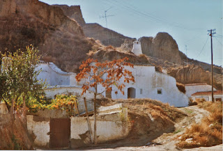 Fachada de casa cueva em Guadix - Foto Sylvia Leite - BLOG LUGARES DE MEMÓRIA 