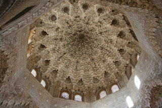 Vista interna da cúpula em Alhambra - Foto Pixabay - BLOG LUGARES DE MEMORIA
