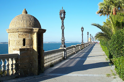 Balaustrada em Cádiz - Foto Ange Zerenè por Pxiabay - BLOG LUGARES DE MEMÓRIA 
