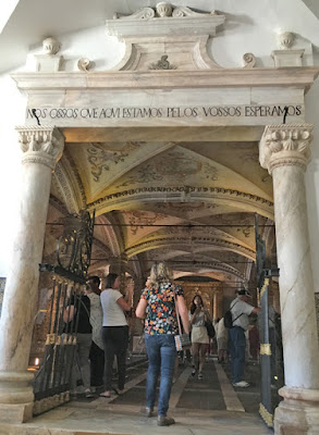 entrada da Capela dos ossos - Foto Sylvia Leite - BLOG LUGARES DE MEMÓRIA