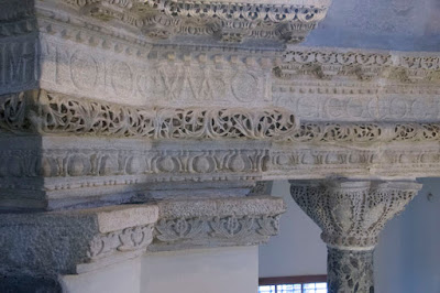 Detalhe da decoração em gesso - Foto Dosseman - BLOG LUGARES DE MEMORIA
