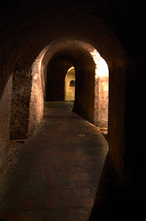 Túneis do castelo de Cartagena - Foto De Matiasmaggio Wikimedia - BLOG LUGARES DE MEMÓRIA