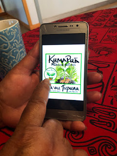 Tela de celular com logomarca do programa de Medicina Ancestral de Rapa Nui -Foto Sylvia Leite - Matéria Rapa Nui - BLOG LUGARES DE MEMÓRIA