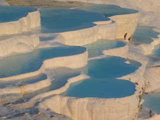 Poços azuis em Pamukkale - Foto de LoggaWiggler em Pixabay - BLOG LUGARES DE MEMÓRIA