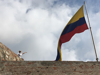 Bandeira hasteada no castelo - Foto Sylvia Leite - BLOG LUGARES DE MEMÓRIA