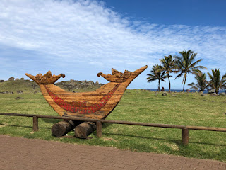 Escultura em madeira que representa um pingente simbólico dos Rapa Nui - Foto de Sylvia Leite - BLOG LUGARES DE MEMÓRIA