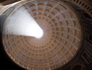 Luz entrando pelo óculo do Pantheon - Foto de Divulgação - BLOG LUGARES DE MEMÓRIA