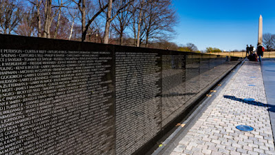 The Wall - Muro com nomes dos mortos no Vietnã - Foto Steve Wilson por Pixabay - Matéria The Wall - BLOG LUGARES DE MEMÓRIA