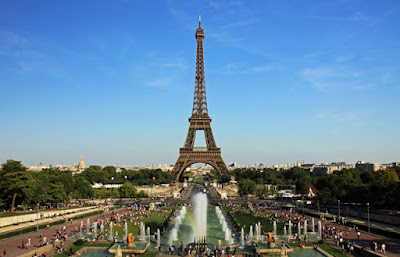 Torre Eiffel - Foto de NonOmnisMoriar em Wikimedia - BLOG LUGARES DE MEMÓRIA