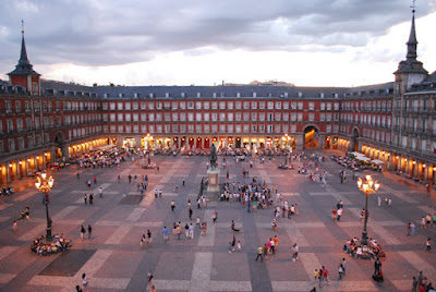 Foto Sebastian Dubiel em Wikimedia - Matéria Plaza Mayor de Madri - BLOG LUGARES DE MEMORIA