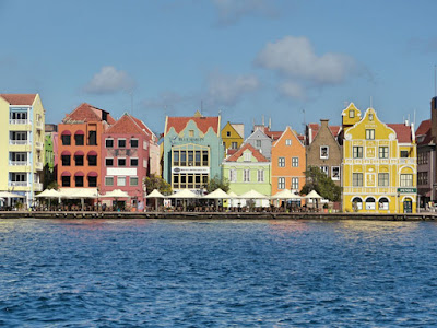 Casario colorido em Willemstad - Foto de patrick_worldwide em Pixabay - BLOG LUGARES DE MEMORIA