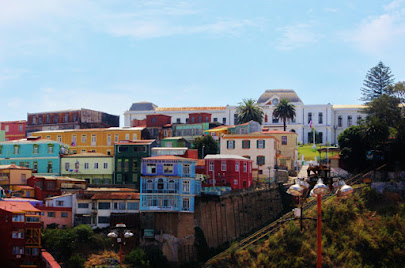 Casas coloridas em Valparaíso - Foto Michelle Maria em Pixabay - BLOG LUGARES DE MEMÓRIA